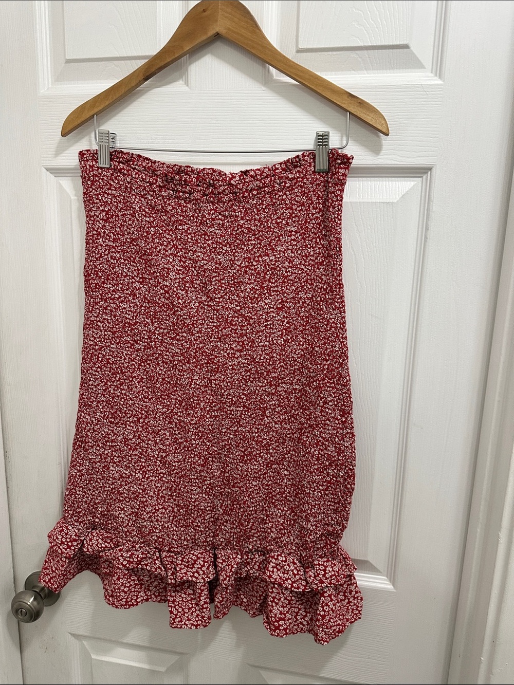 American Eagle Red Floral Ruffle-Hem Midi Skirty